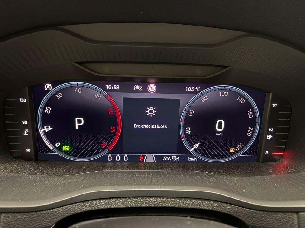 Skoda Karoq 2.0 TDI Selection DSG 110 kW (150 CV) - 8