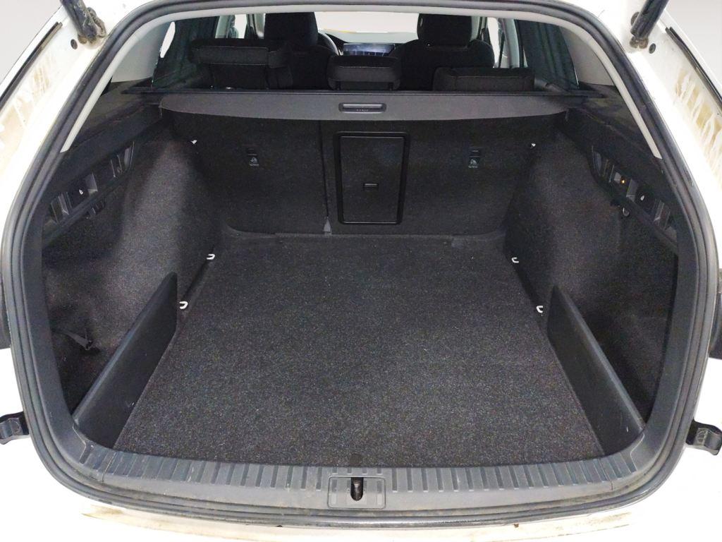 Skoda Octavia Combi 2.0 TDI Scout 4x4 DSG 110 kW (150 CV) - 6