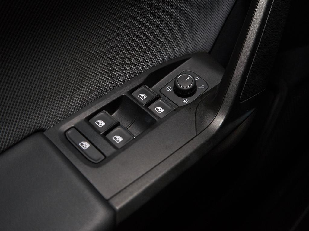 SEAT León 1.5 eTSI Style 25 Aniversario DSG 85 kW (116 CV) - 8