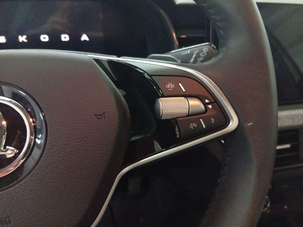 Skoda Kamiq 1.0 TSI Selection DSG 85 kW (115 CV) - 9