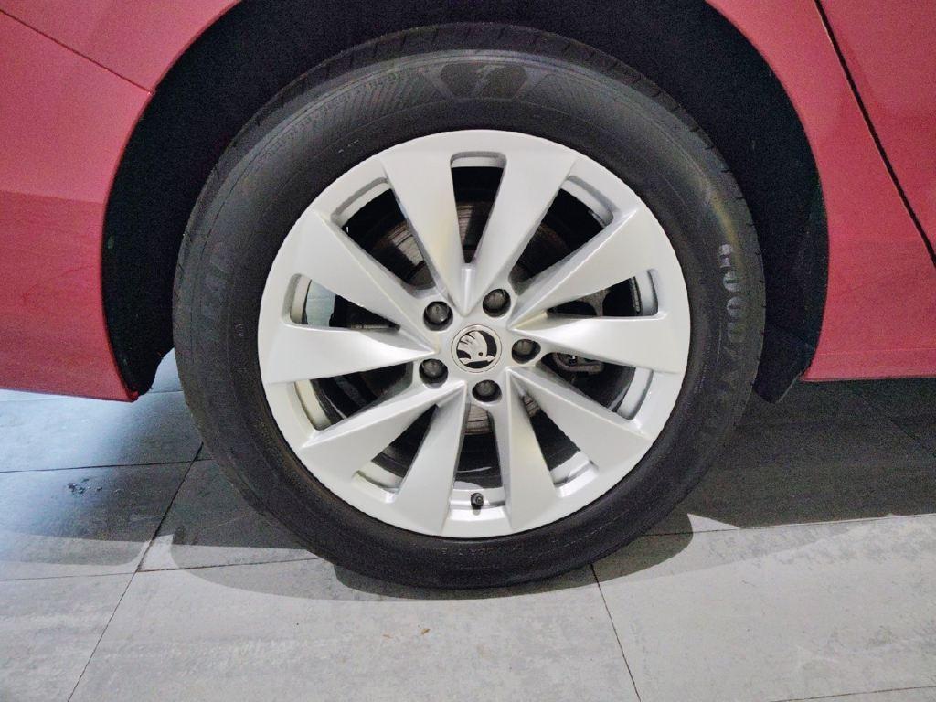 Skoda Superb 2.0 TDI Selection DSG 110 kW (150 CV) - 7