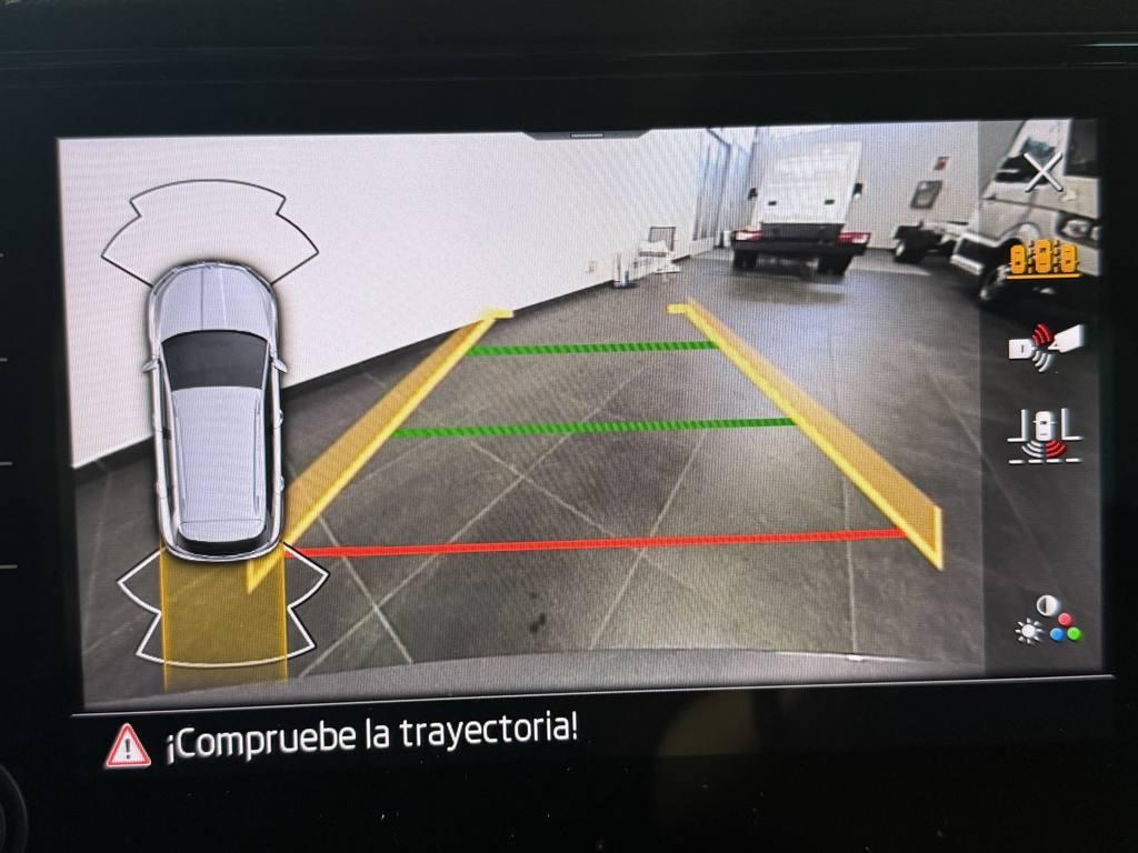 Skoda Karoq 1.5 TSI ACT Design DSG 110 kW (150 CV) - 12