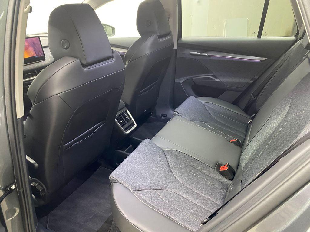 Skoda Elroq 60 63 kWh 150 kW (204 CV) - 9