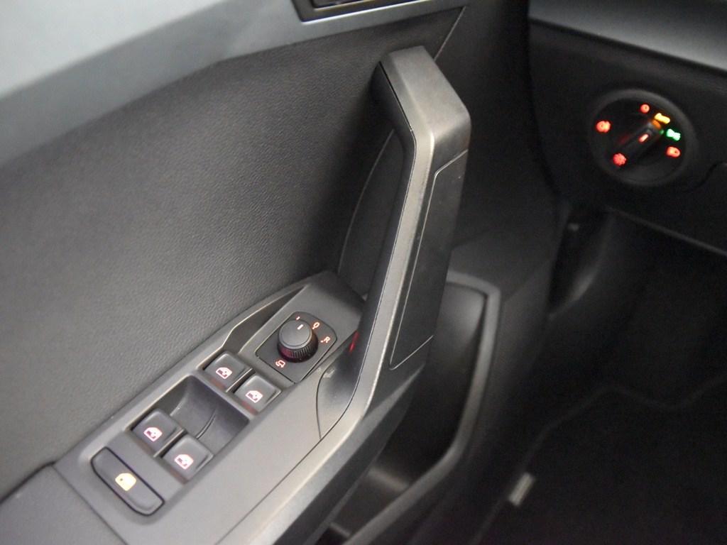 SEAT Arona 1.0 TSI S&S Xperience XM 85 kW (115 CV) - 16