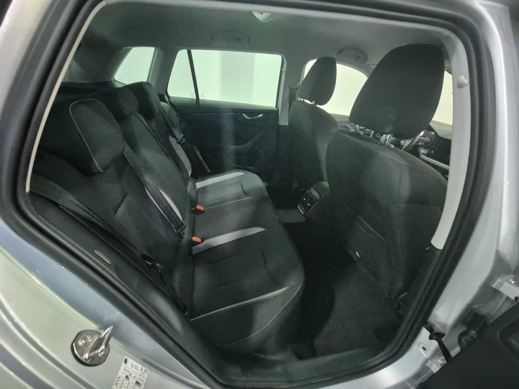 Skoda Kamiq 1.0 TSI Selection DSG 85 kW (115 CV) - 5