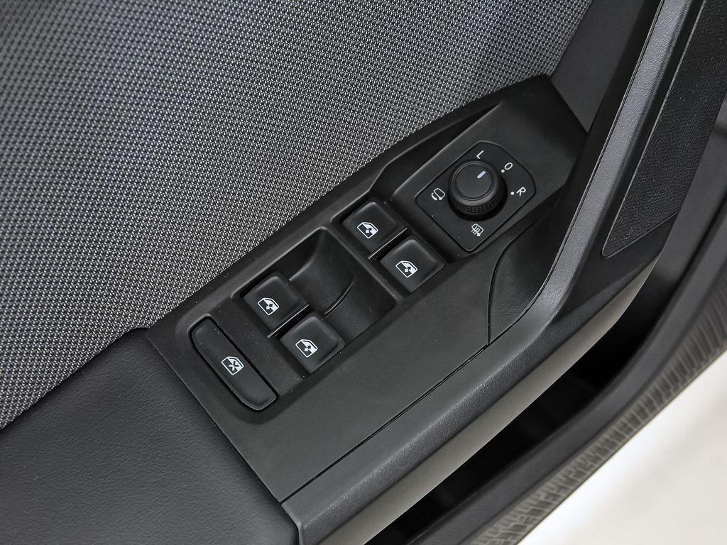 SEAT León 1.5 TSI S&S Style 25 Aniversario 85 kW (116 CV) - 9