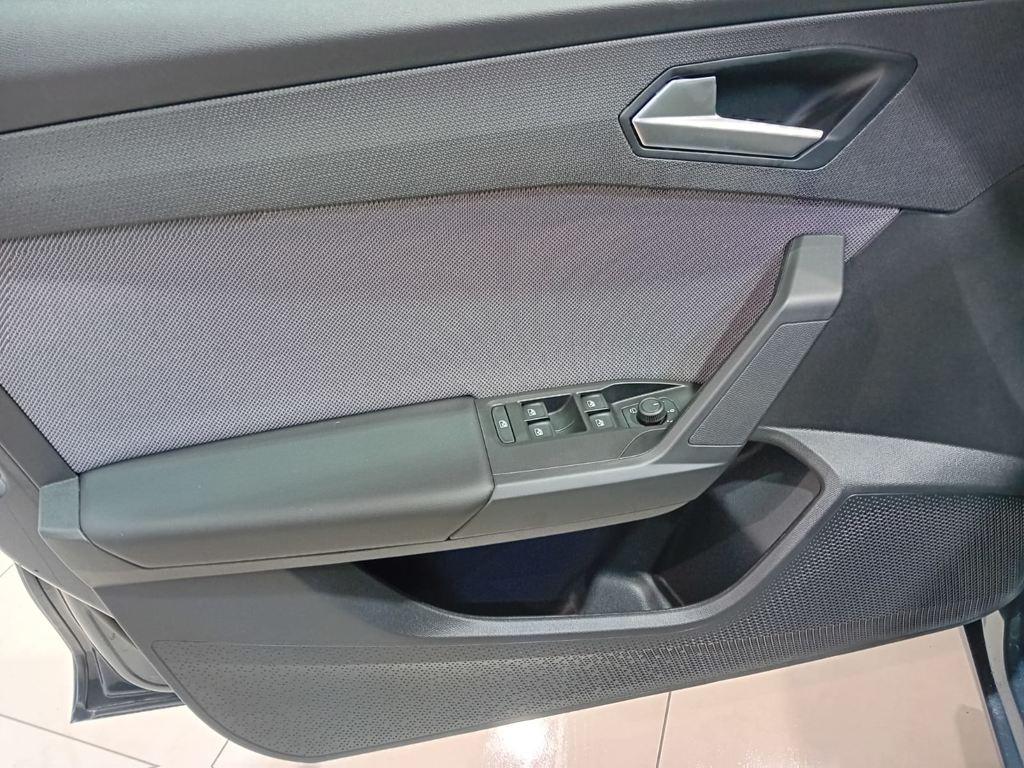 SEAT León 1.5 eTSI Style 25 Aniversario DSG 85 kW (116 CV) - 11