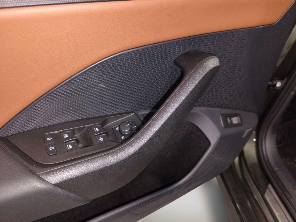 Skoda Octavia 1.5 TSI m-HEV Design DSG 110 kW (150 CV) - 9