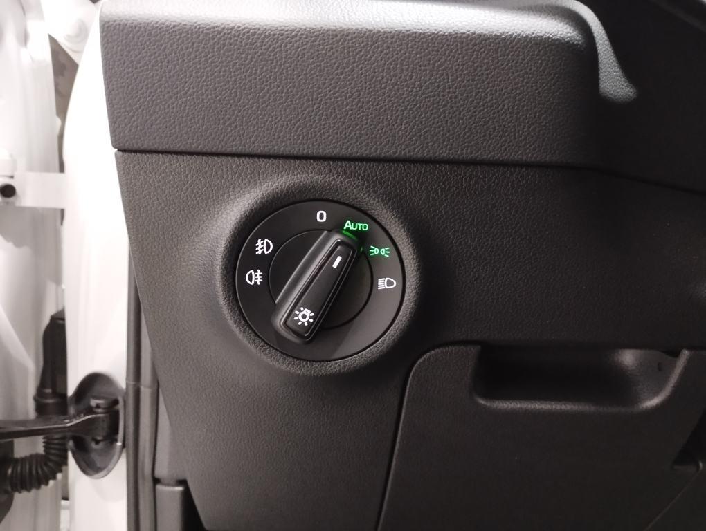 Skoda Karoq 1.5 TSI ACT Selection DSG 110 kW (150 CV) - 10