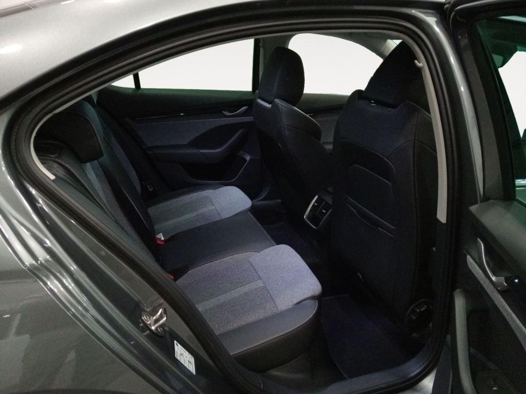 Skoda Octavia 2.0 TDI Design DSG 110 kW (150 CV) - 5