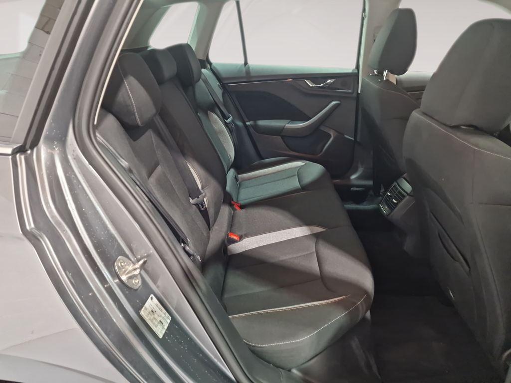 Skoda Kamiq 1.0 TSI Selection DSG 85 kW (115 CV) - 5