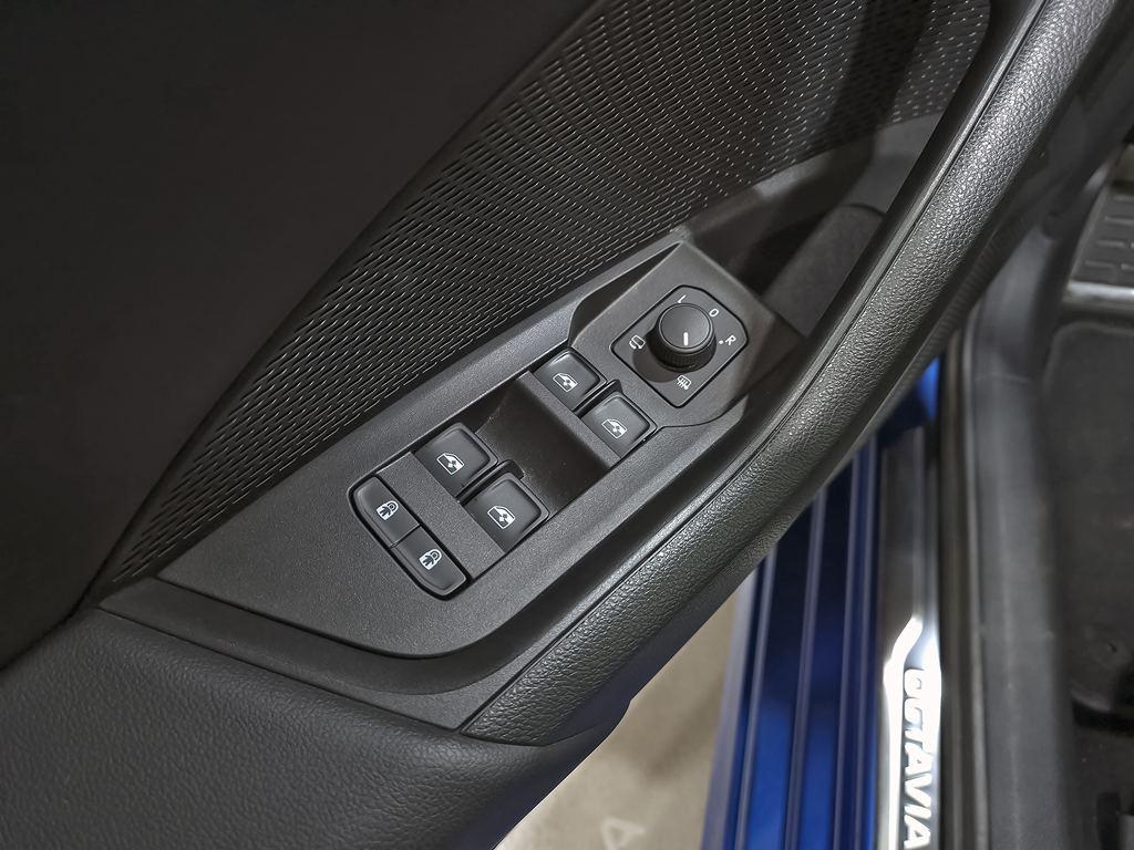 Skoda Octavia Combi 2.0 TDI Sportline DSG 110 kW (150 CV) - 8