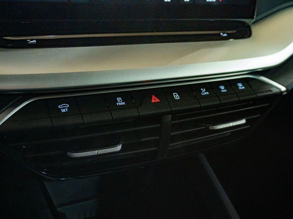 Skoda Octavia 1.5 TSI m-HEV Design DSG 85 kW (116 CV) - 12