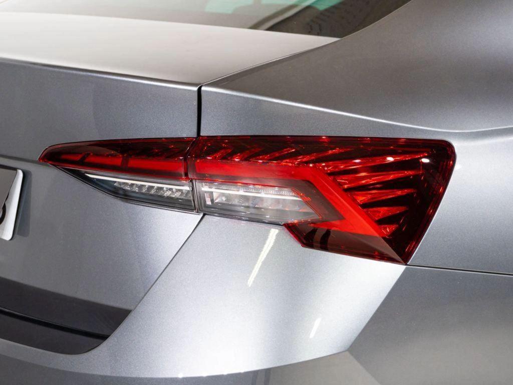 Skoda Octavia 1.5 TSI m-HEV Design DSG 85 kW (116 CV) - 16