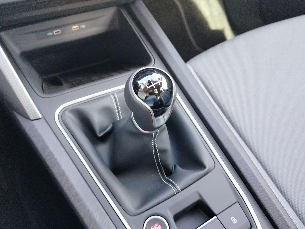 SEAT León 1.0 TSI S&S Style XL Vision 81 kW (110 CV) - 9