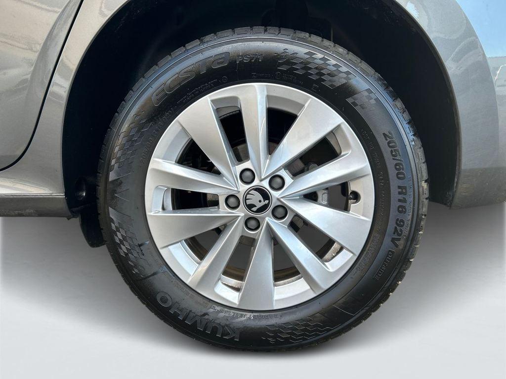 Skoda Kamiq 1.0 TSI Selection DSG 85 kW (115 CV) - 7