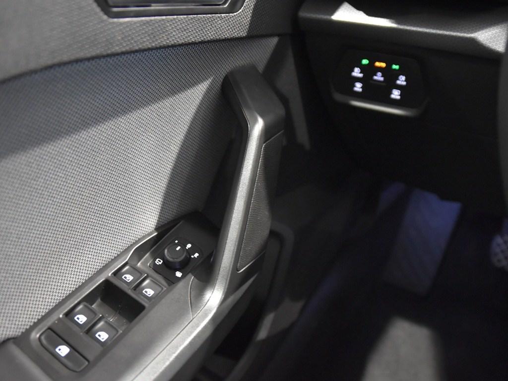 SEAT León 1.5 TSI S&S Style 25 Aniversario 85 kW (116 CV) - 17