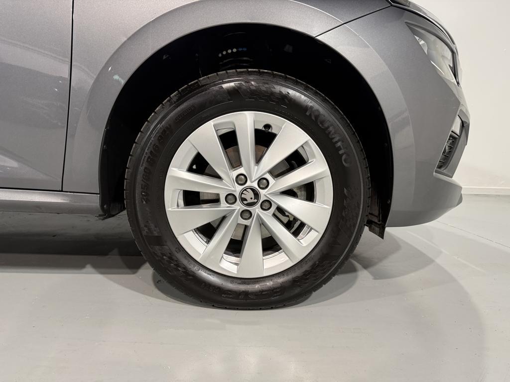 Skoda Kamiq 1.0 TSI Selection DSG 85 kW (115 CV) - 8