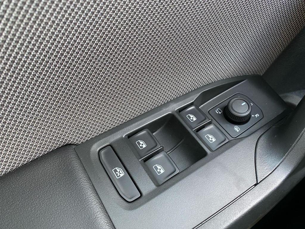 SEAT León 1.5 TSI S&S Style 25 Aniversario 85 kW (116 CV) - 11