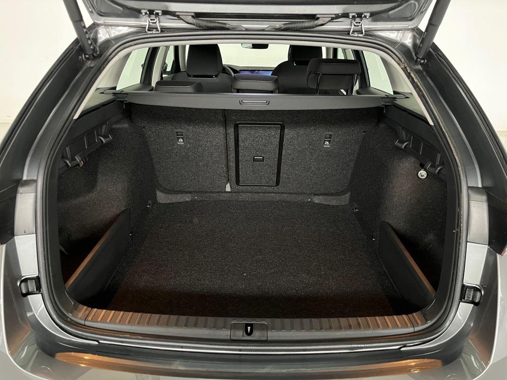 Skoda Octavia Combi 1.5 TSI m-HEV Selection DSG 85 kW (116 CV) - 6