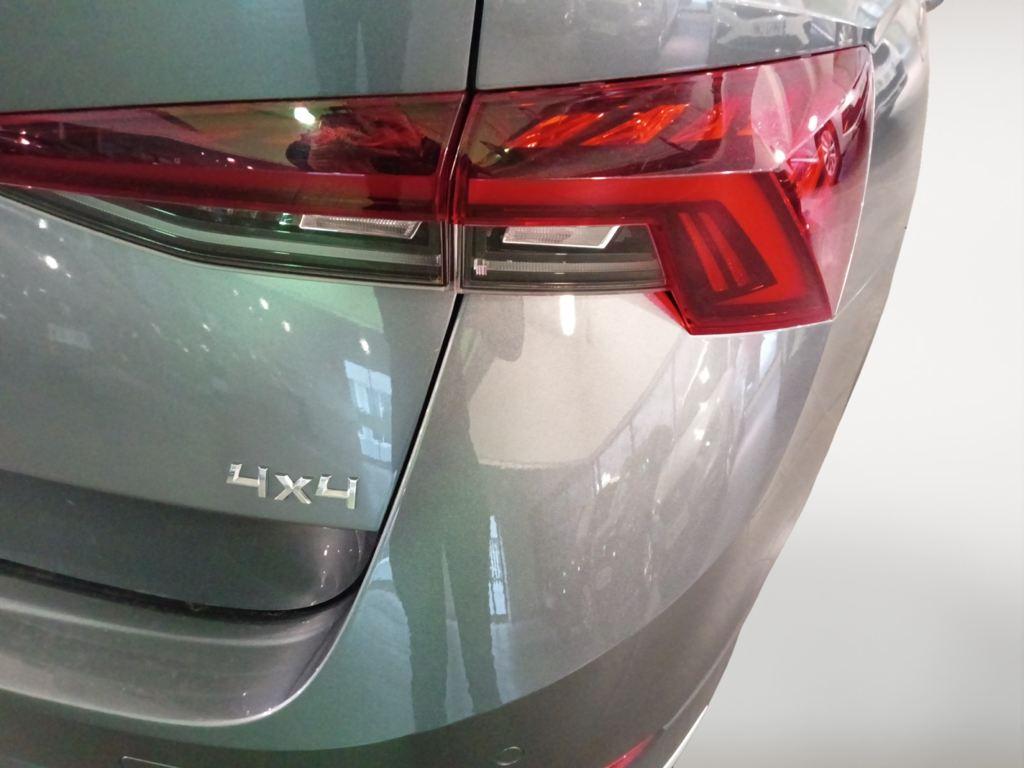 Skoda Octavia Combi 2.0 TDI Scout 4x4 DSG 110 kW (150 CV) - 8