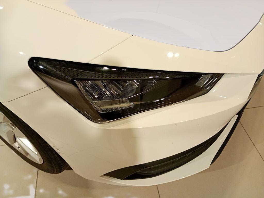 SEAT León 1.5 TSI S&S Style 25 Aniversario 85 kW (116 CV) - 8