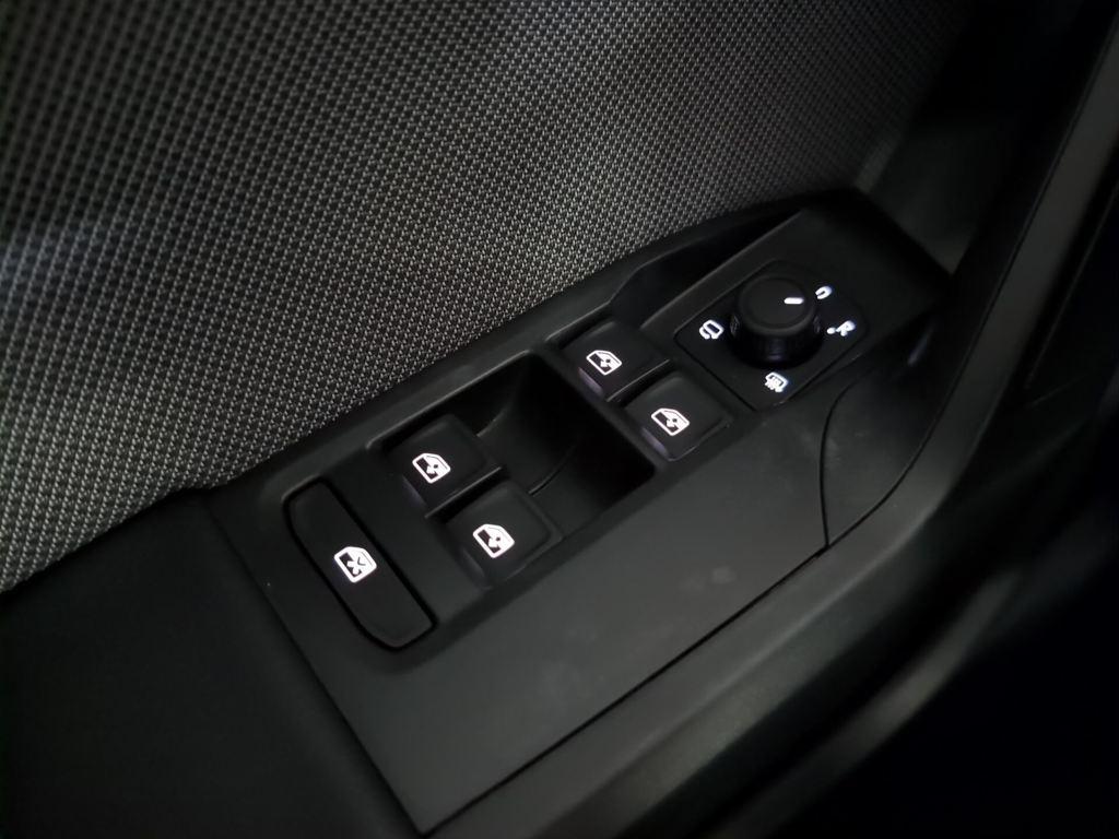 SEAT León 1.5 eTSI Style 25 Aniversario DSG 85 kW (116 CV) - 17