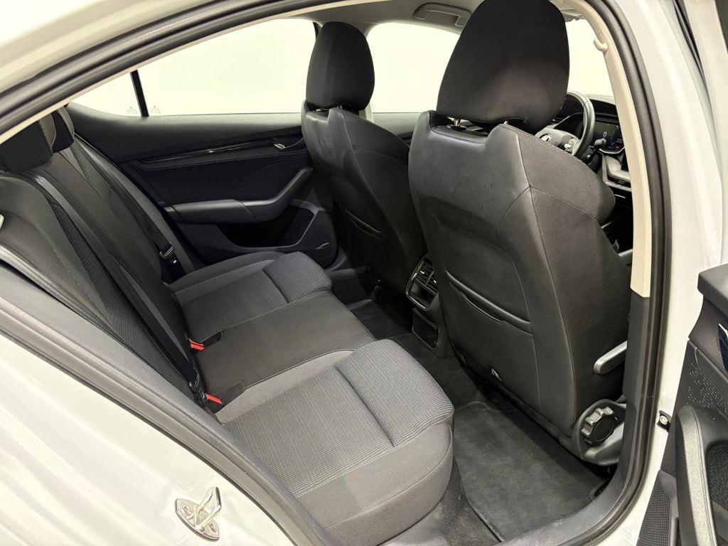 Skoda Octavia 1.0 TSI mHEV Ambition DSG 81 kW (110 CV) - 5