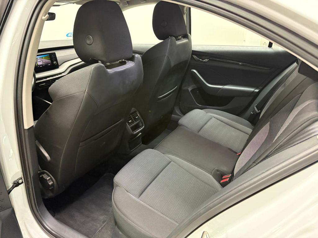 Skoda Octavia 1.0 TSI mHEV Ambition DSG 81 kW (110 CV) - 9