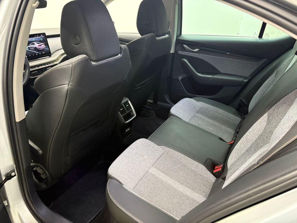 Skoda Octavia 1.5 TSI m-HEV Design DSG 110 kW (150 CV) - 9