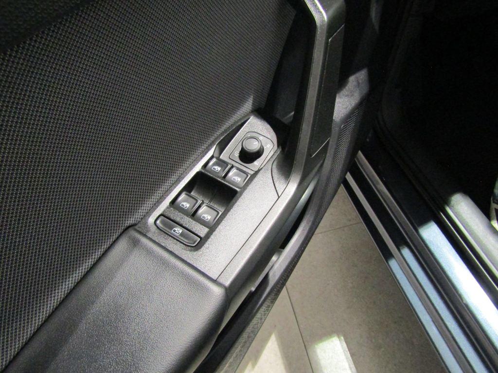 SEAT León 1.5 eTSI Style 25 Aniversario DSG 85 kW (116 CV) - 12