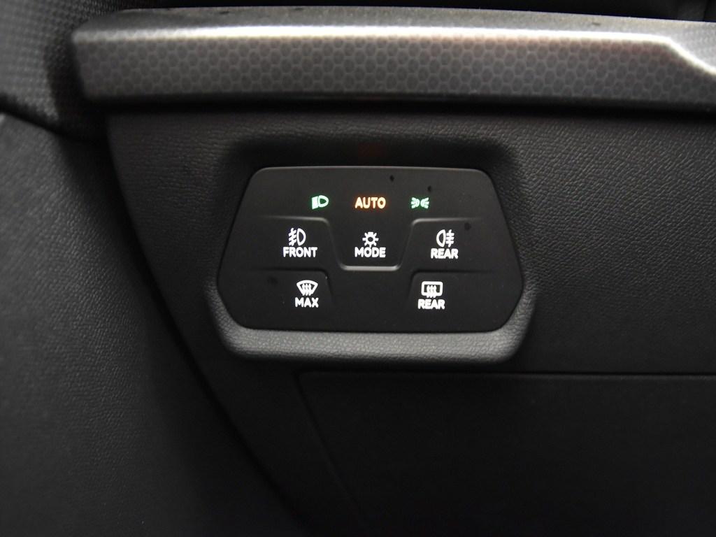 SEAT León 1.5 TSI S&S Style 25 Aniversario 85 kW (116 CV) - 17