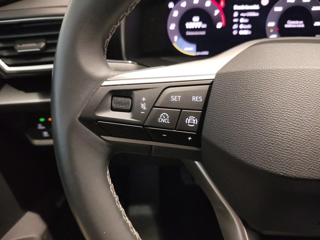 SEAT León 1.5 TSI S&S Style 25 Aniversario 85 kW (116 CV) - 10