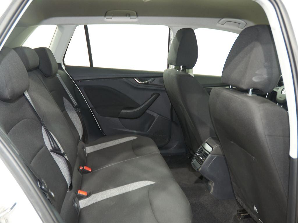 Skoda Kamiq 1.0 TSI Active 70 kW (95 CV) - 5