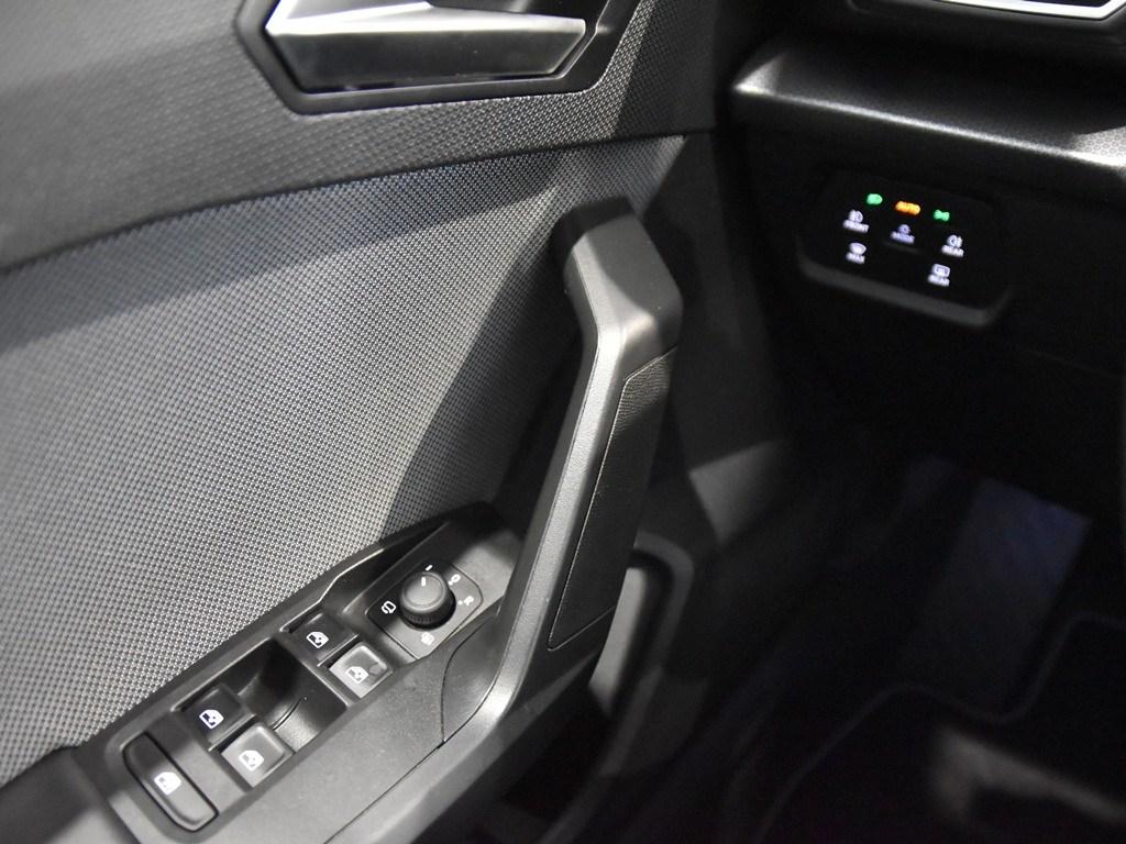 SEAT León 1.5 eTSI Style 25 Aniversario DSG 85 kW (116 CV) - 17