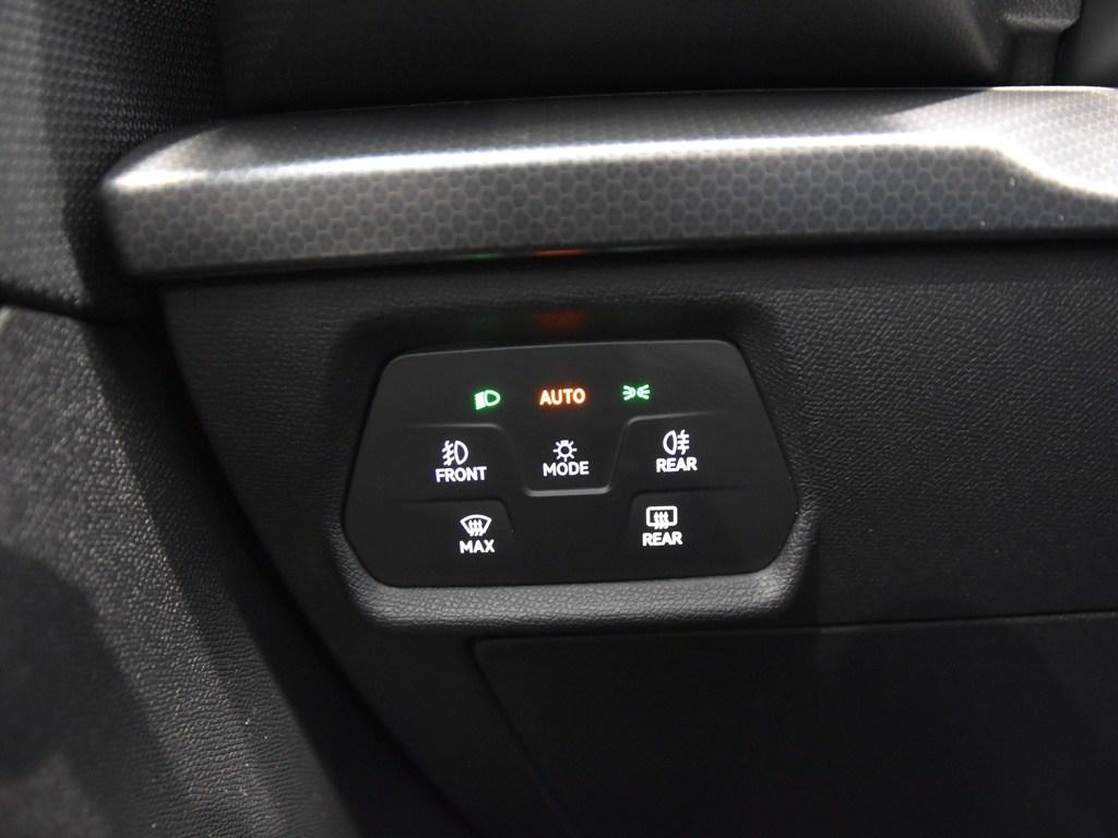 SEAT León 1.5 eTSI Style 25 Aniversario DSG 85 kW (116 CV) - 18