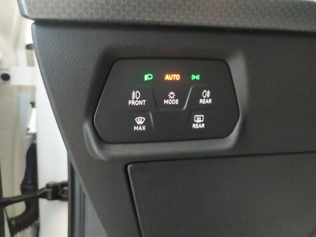 SEAT León 1.5 TSI S&S Style 25 Aniversario 85 kW (116 CV) - 9