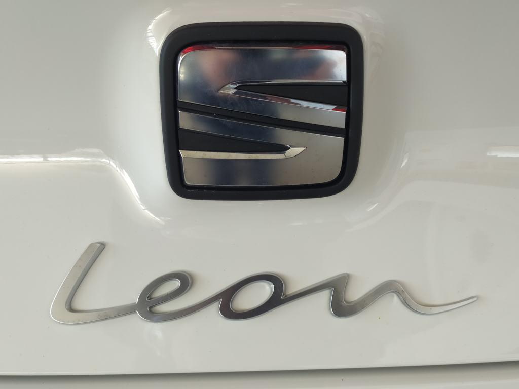 SEAT León 1.5 TSI S&S Style 25 Aniversario 85 kW (116 CV) - 10