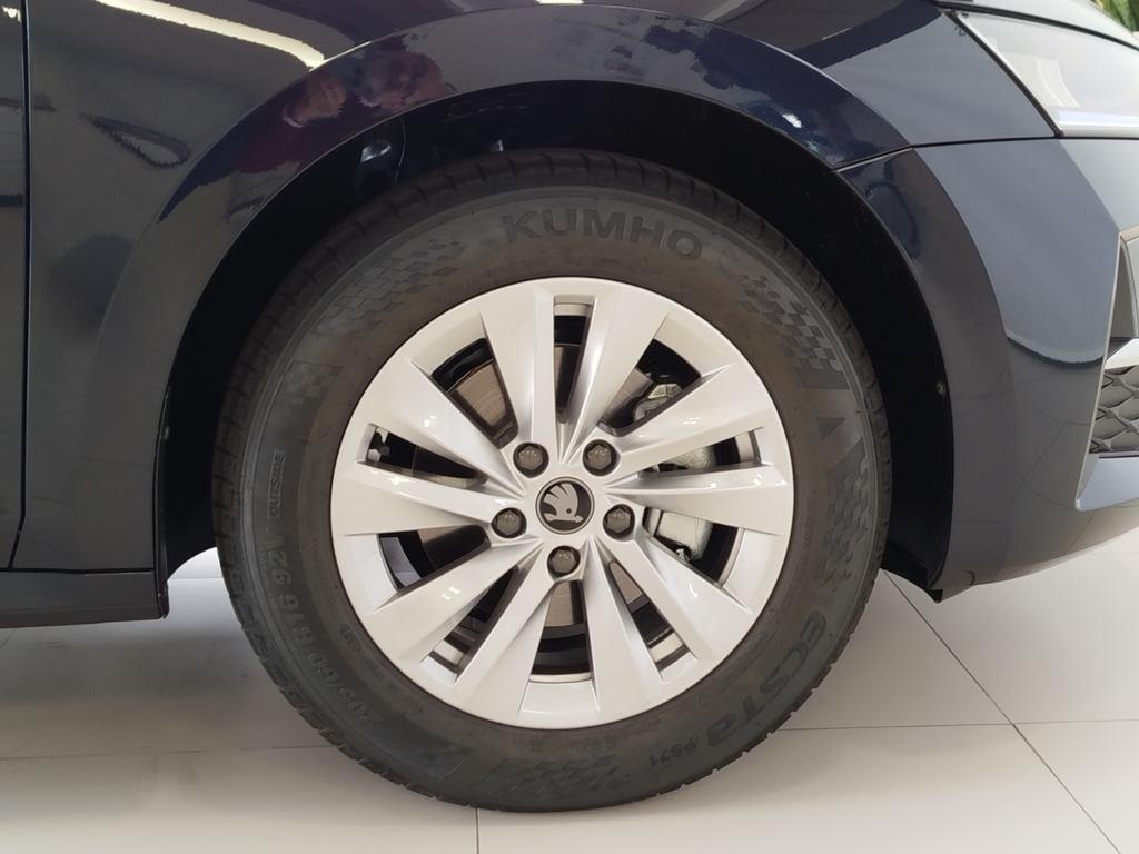 Skoda Octavia 1.5 TSI m-HEV Selection DSG 85 kW (116 CV) - 7