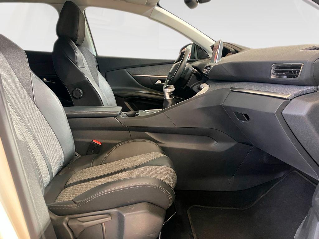 Peugeot 3008 PureTech 130 S&S Allure 96 kW (130 CV) - 4