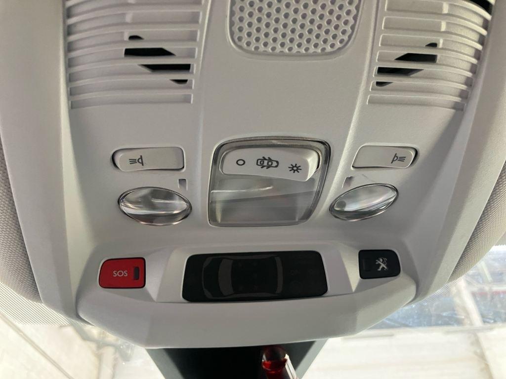 Peugeot 3008 PureTech 130 S&S Allure 96 kW (130 CV) - 11