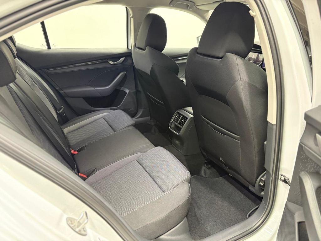 Skoda Octavia 1.5 TSI m-HEV Selection DSG 85 kW (116 CV) - 5