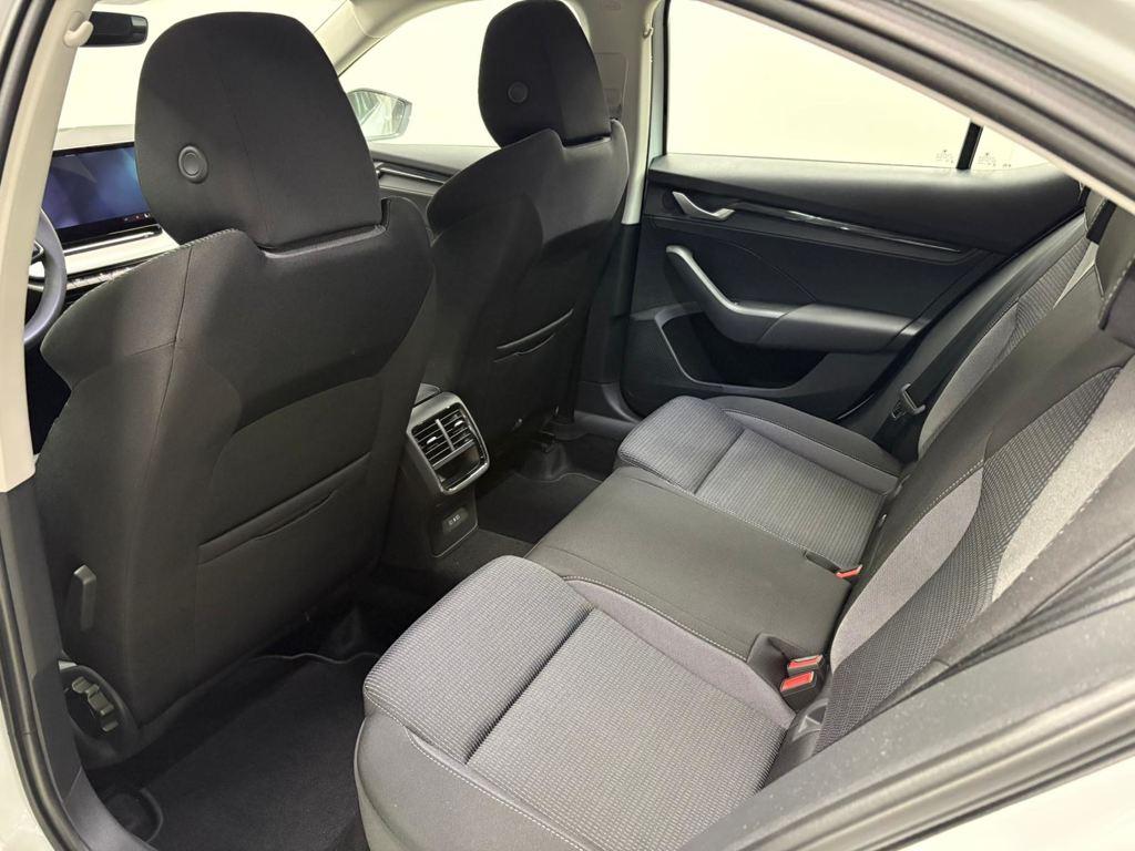 Skoda Octavia 1.5 TSI m-HEV Selection DSG 85 kW (116 CV) - 10