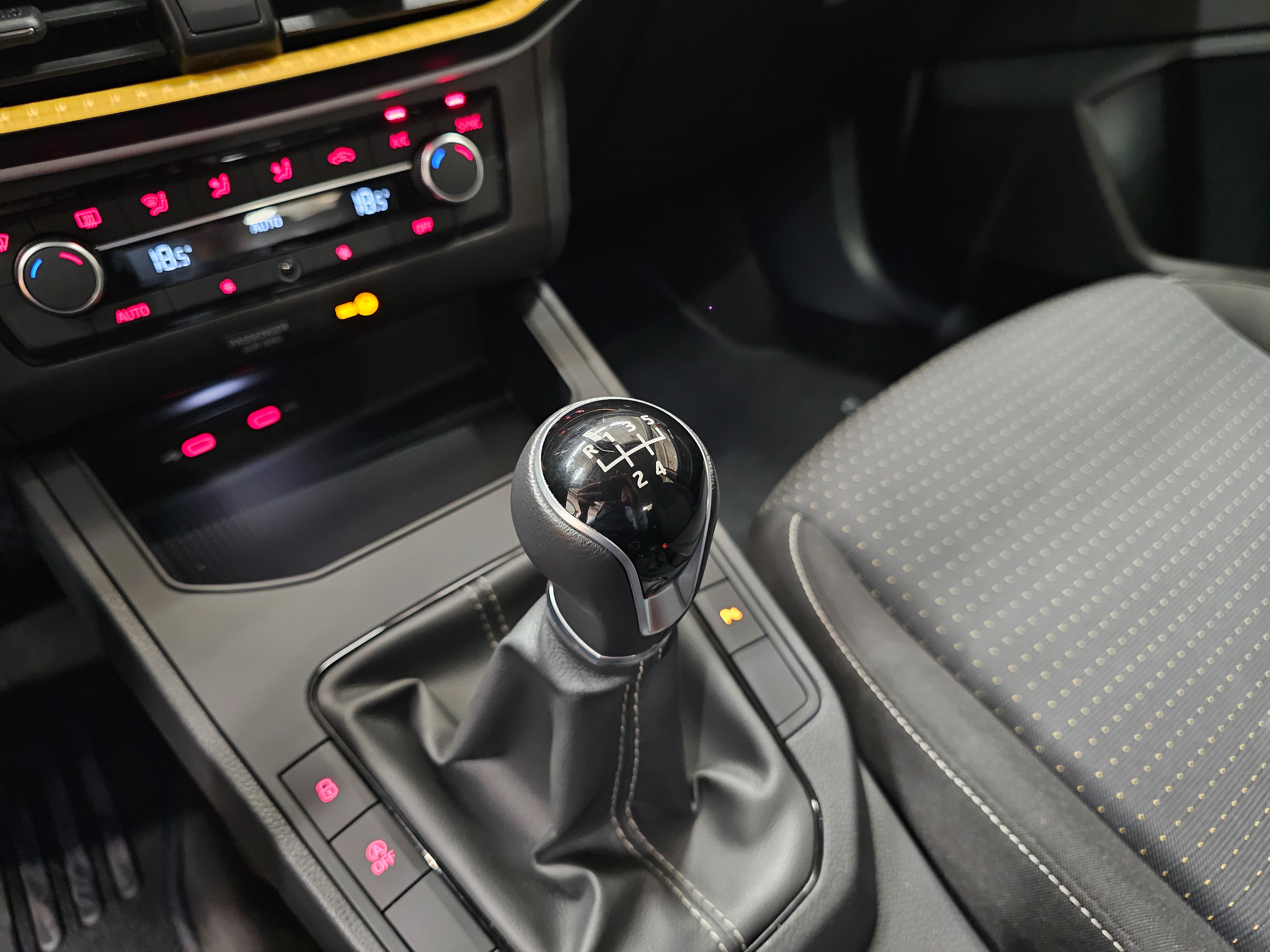 SEAT Ibiza 1.0 MPI S&S Style XM 59 kW (80 CV) - 19