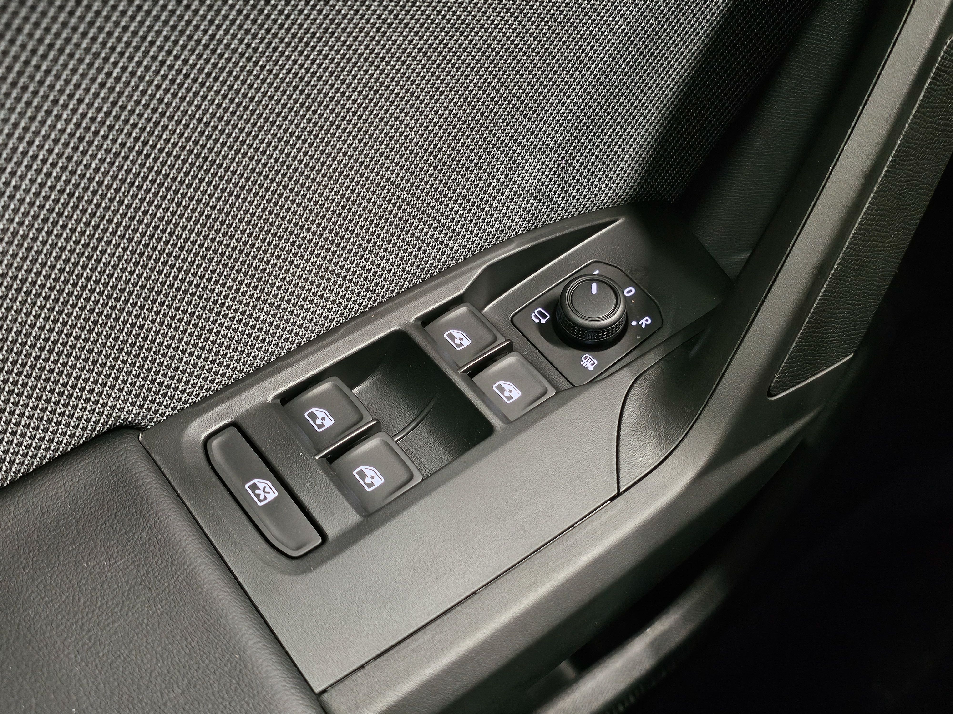 SEAT León 1.5 TSI S&S Style 25 Aniversario 85 kW (116 CV) - 15