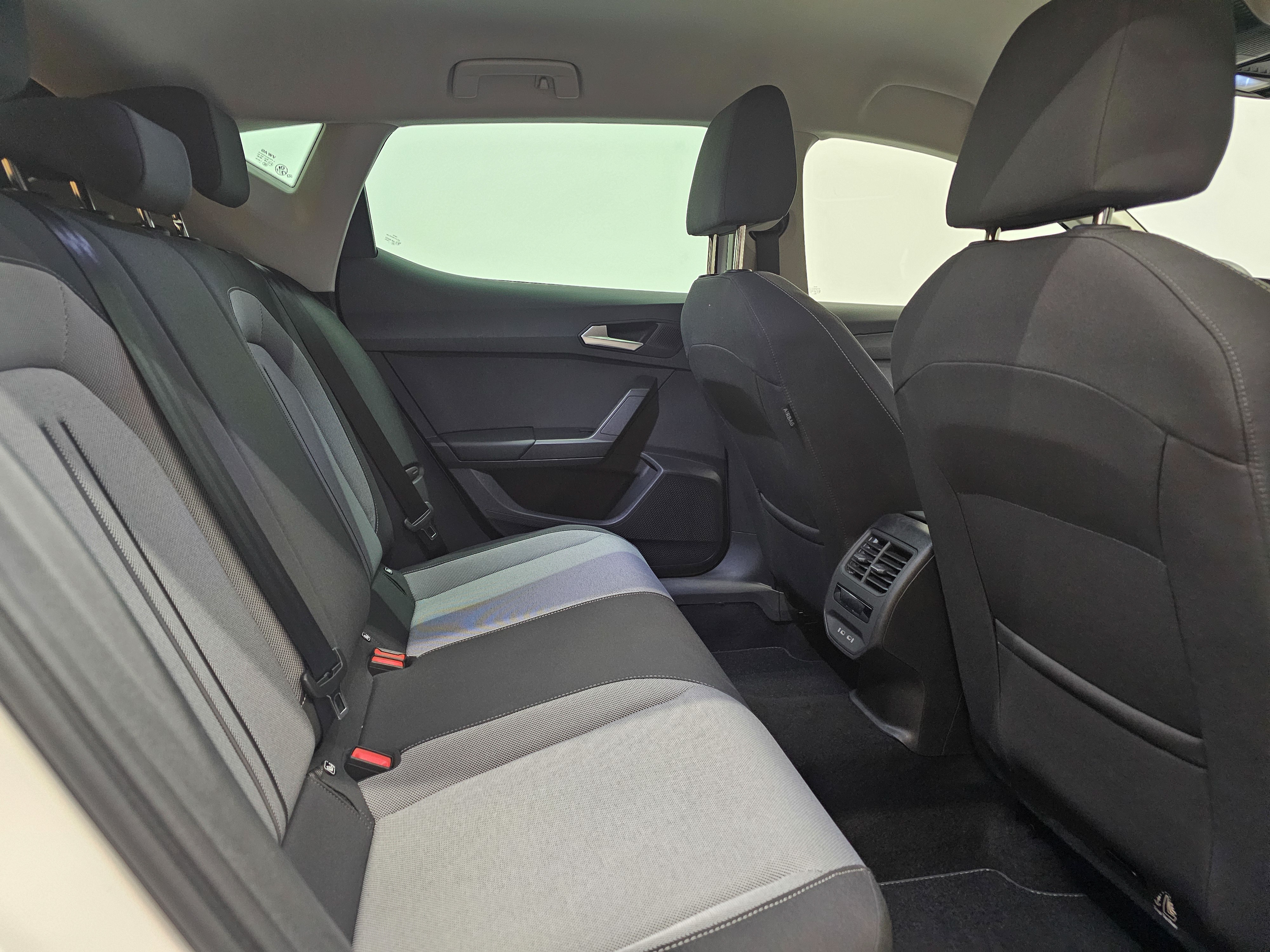 SEAT León 1.5 TSI S&S Style 25 Aniversario 85 kW (116 CV) - 5