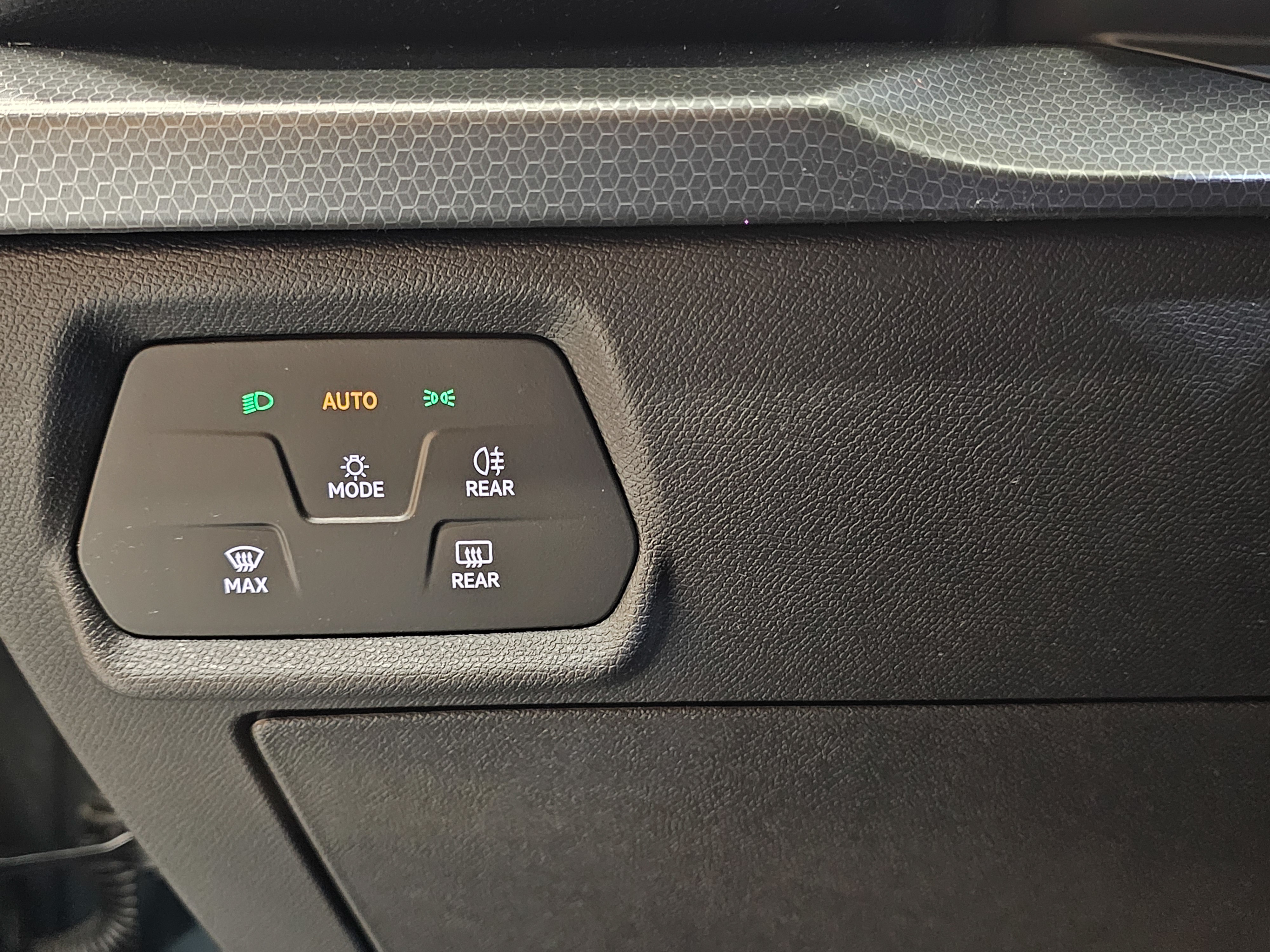 SEAT León 1.5 eTSI Style 25 Aniversario DSG 85 kW (116 CV) - 18