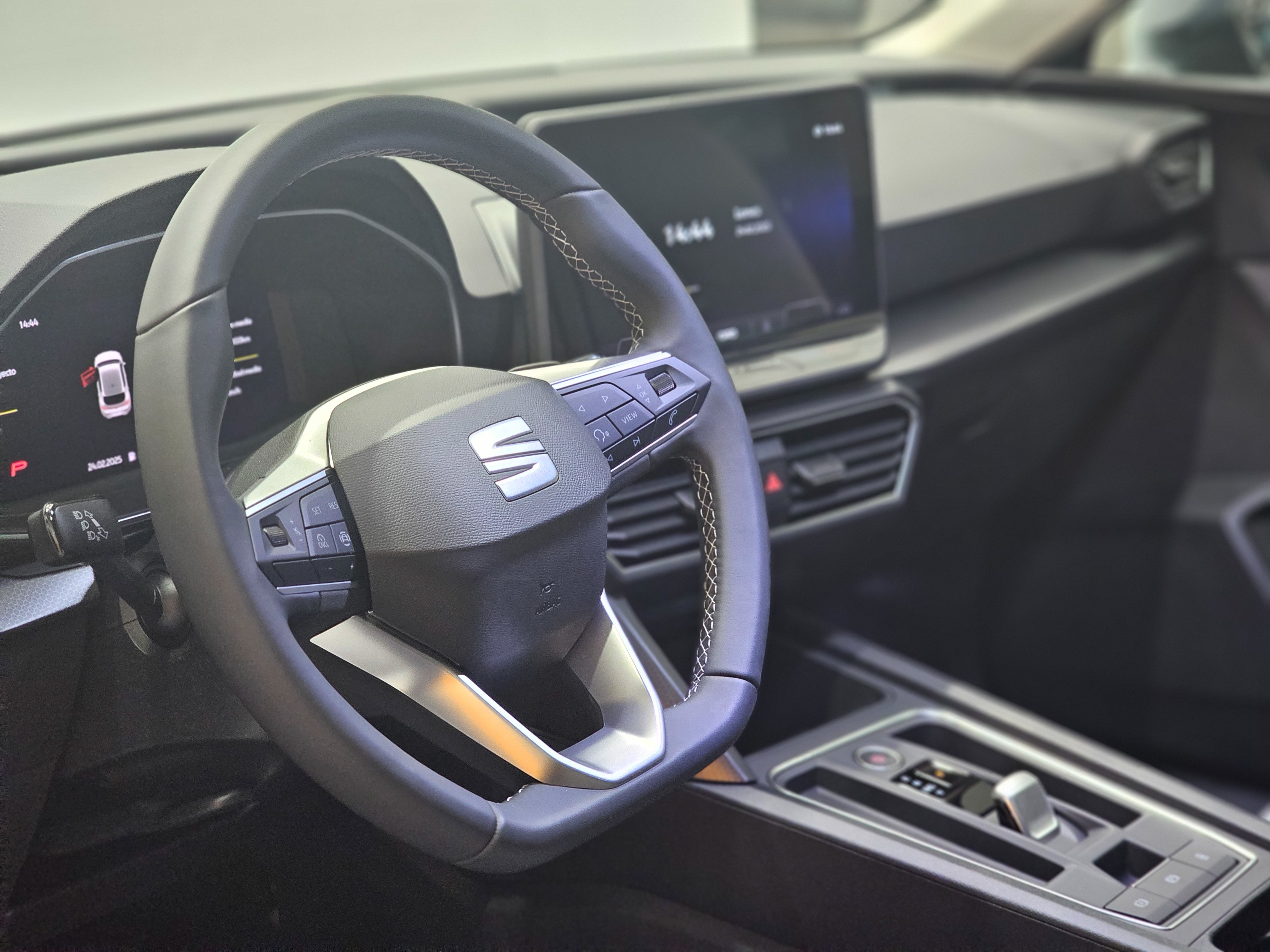 SEAT León 1.5 eTSI Style 25 Aniversario DSG 85 kW (116 CV) - 9