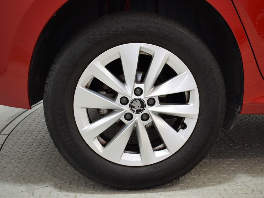 Skoda Kamiq 1.0 TSI Selection DSG 85 kW (115 CV) - 7