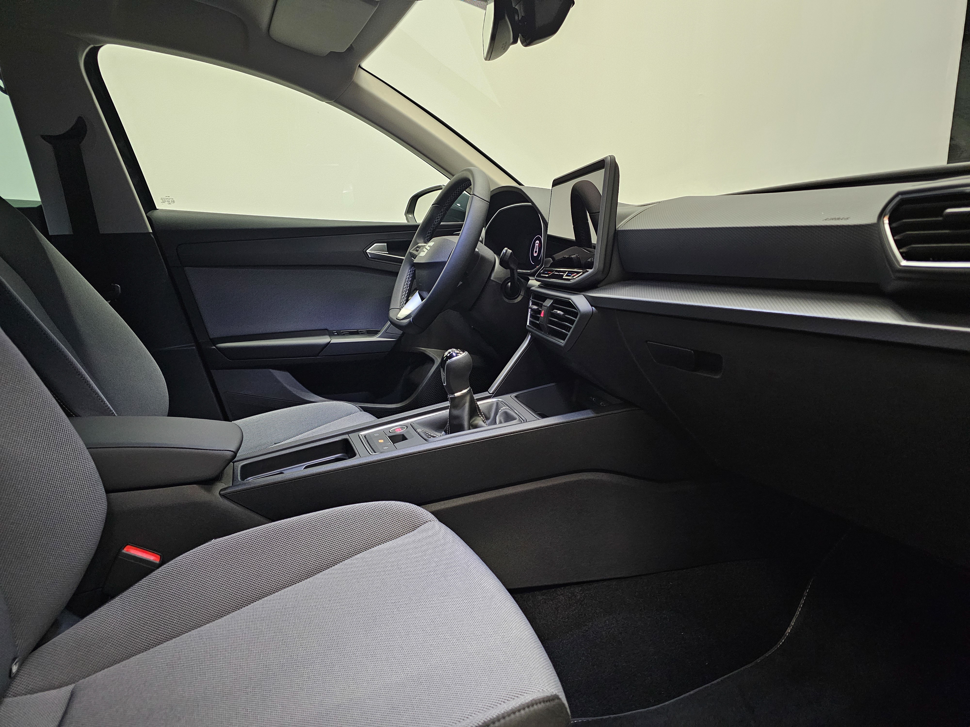 SEAT León 1.5 TSI S&S Style 25 Aniversario 85 kW (116 CV) - 4